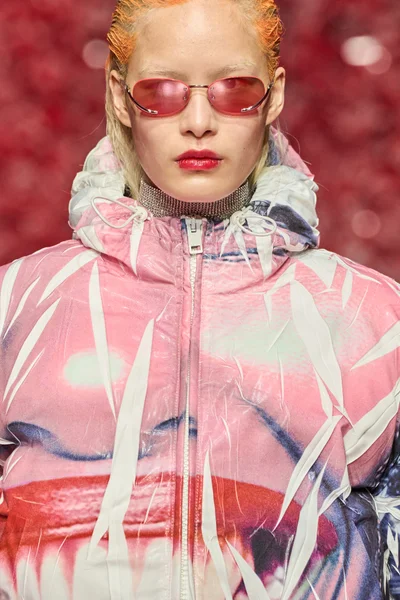 Look 99